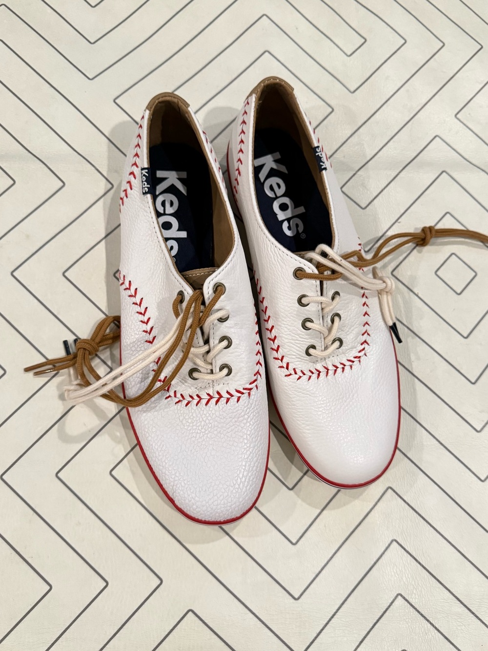 New Keds Women's White Baseball-Stitch Oxford Shoe - Picture 2 of 13
